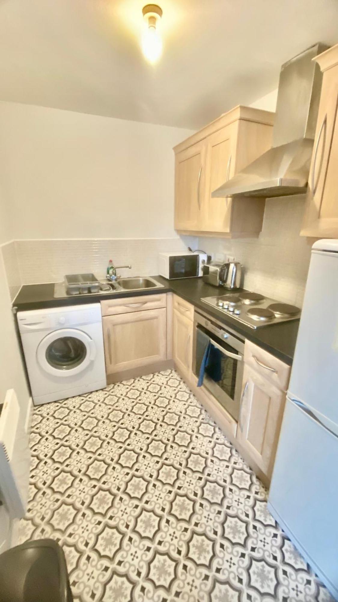Spacious 1 Bedroom Apartment In Wigan Shevington Exterior foto